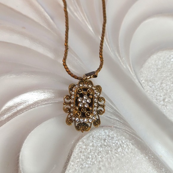 Sarah Coventry Queen Victoria Necklace and Bracelet Set - Picture 6 of 13